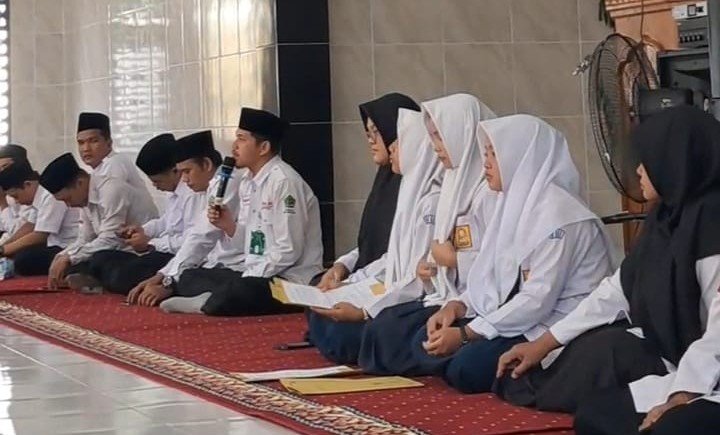 Halal Bi Halal Momentum Silaturahmi Guru dan Peserta Didik MTs Ma’arif NU 01 Susukan